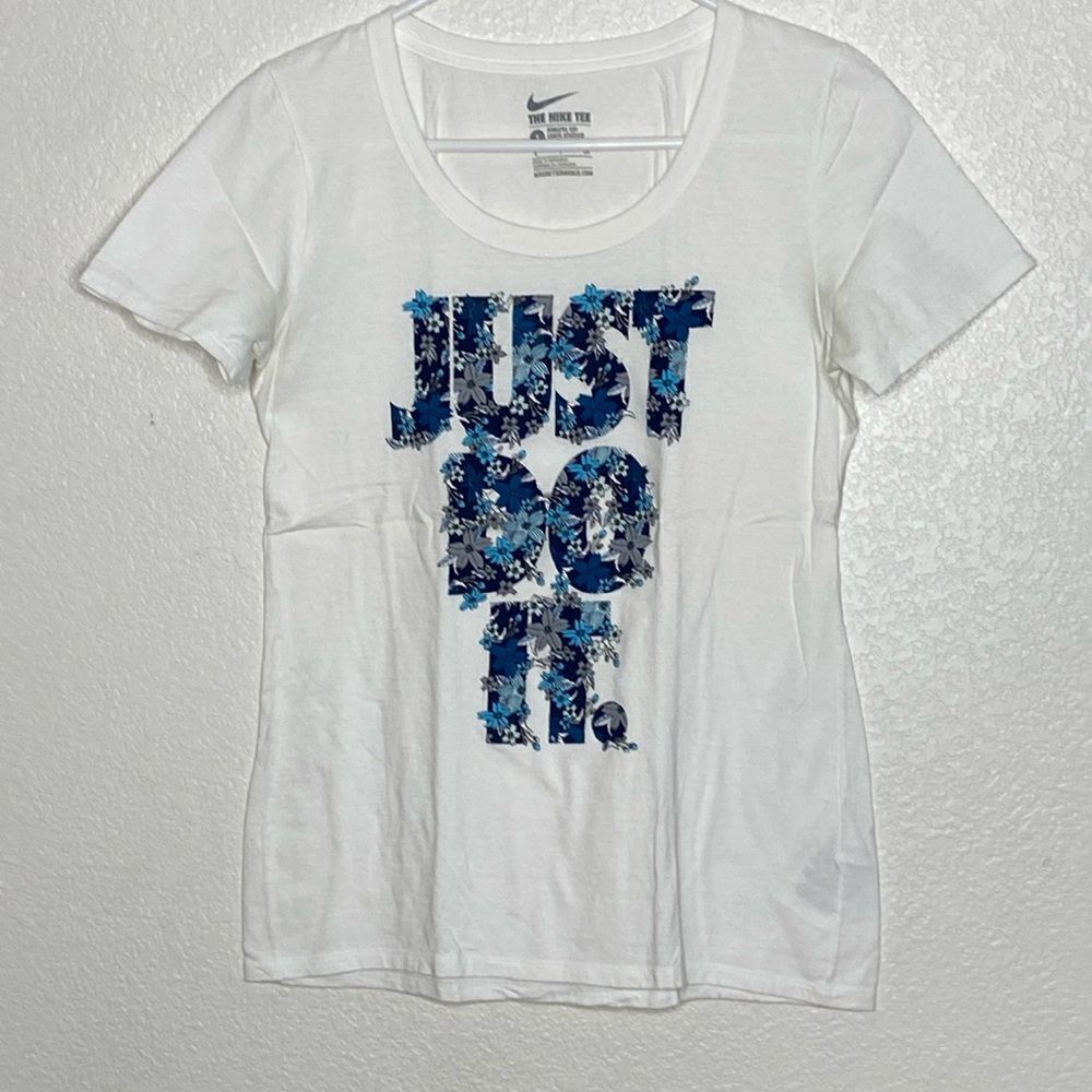 NIKE Women’s Two (2) White T Shirts with Print Size S - Picture 2 of 10